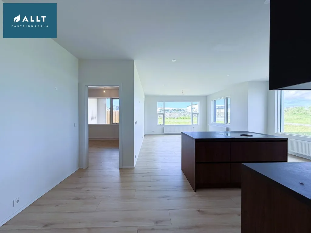Elutuba - Modern Apartment with Balcony in Reykjanesbær