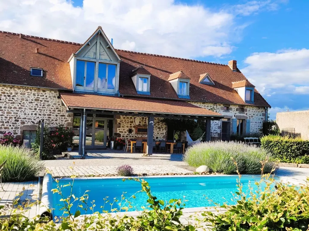 Piscina - Guesthouse & Gite with Pool in Allier