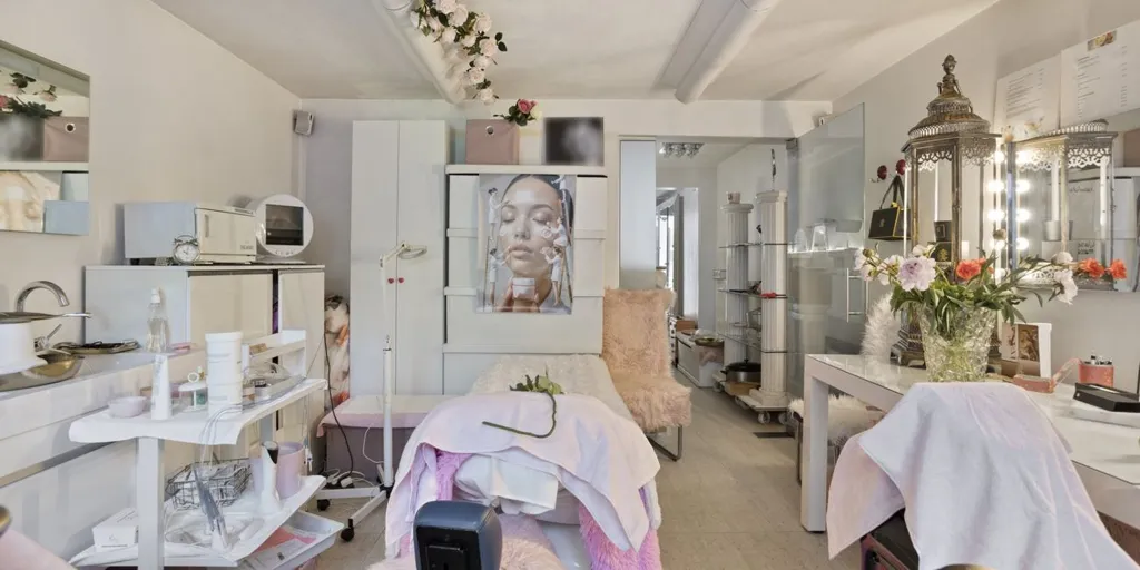Salles de bain - Propriété Commerciale Mixte avec Jardin à Tienen