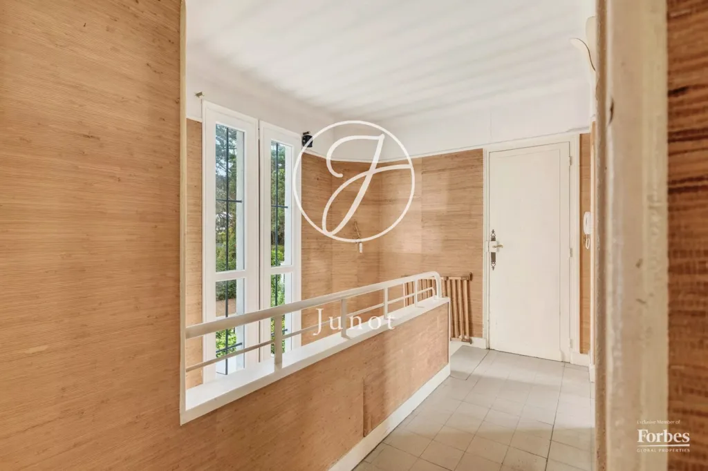 Rõdu - Character House with Garden in La Celle Saint-Cloud