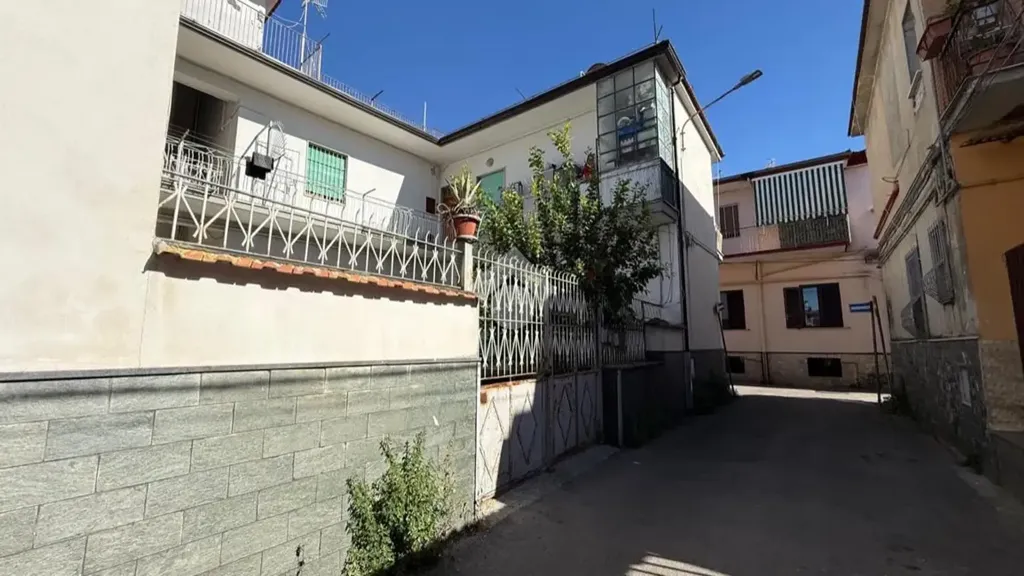 Välivaade - Three-Bedroom Flat with Terrace in Melito di Napoli