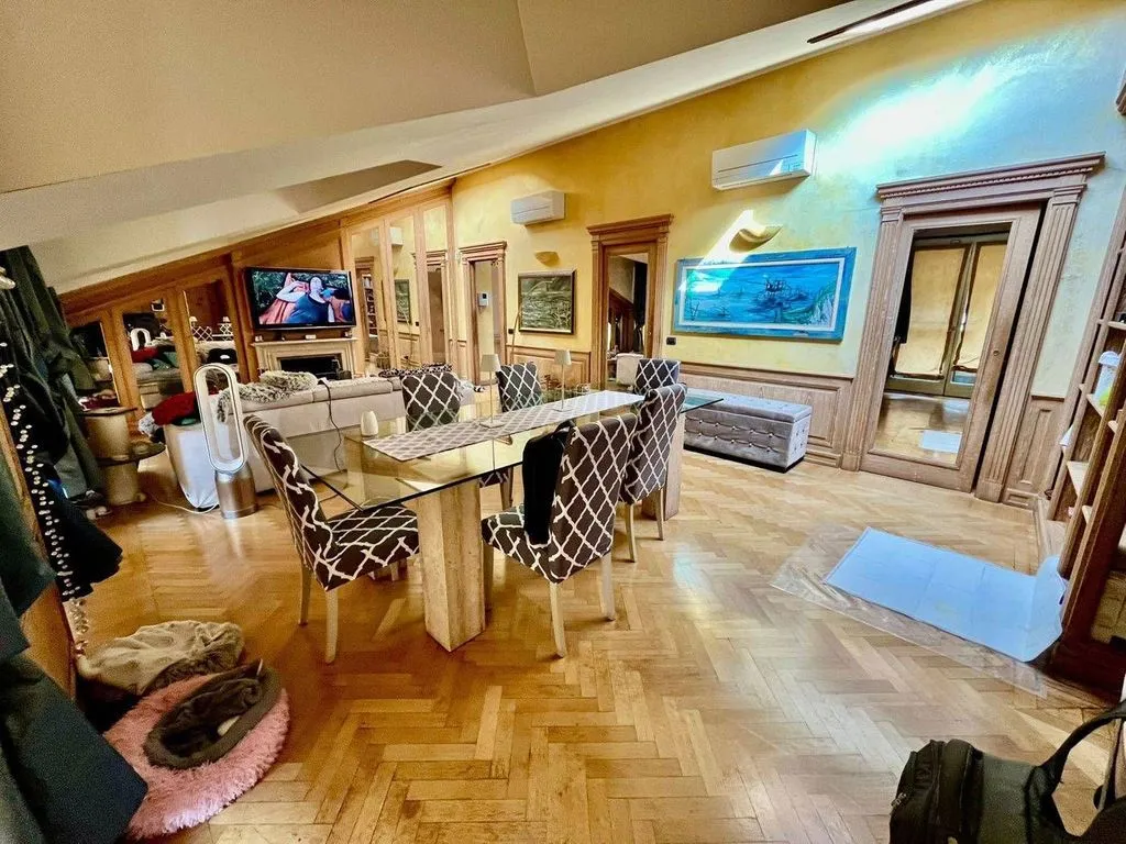Söögituba - Panoramic Penthouse with Terrace in Milan