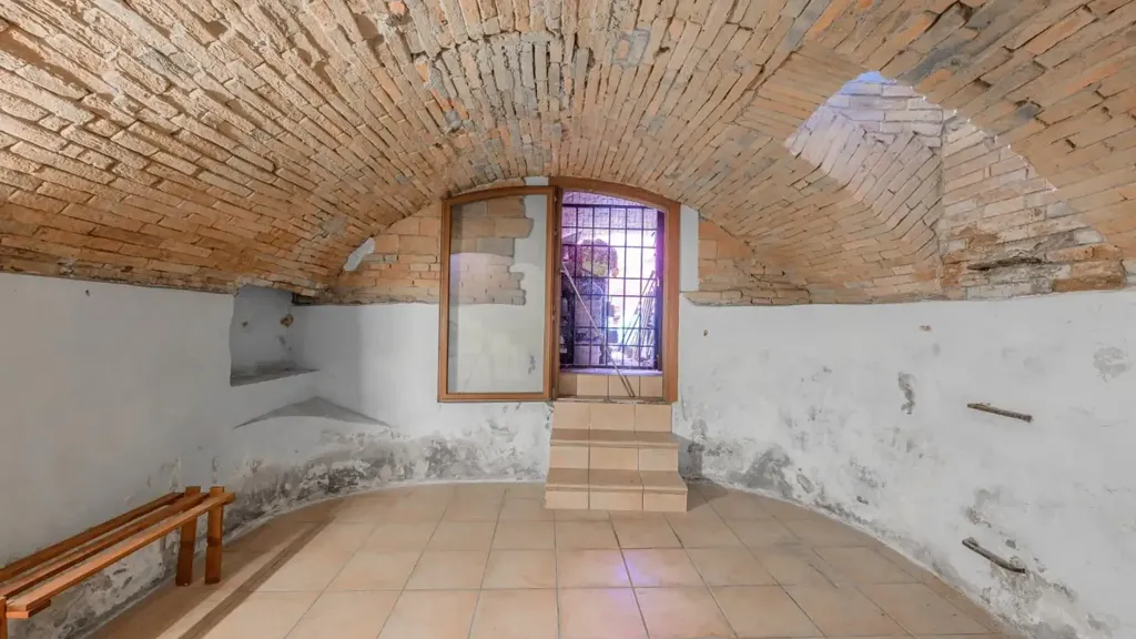 Pièces - Restored House with Private Courtyard in Modena