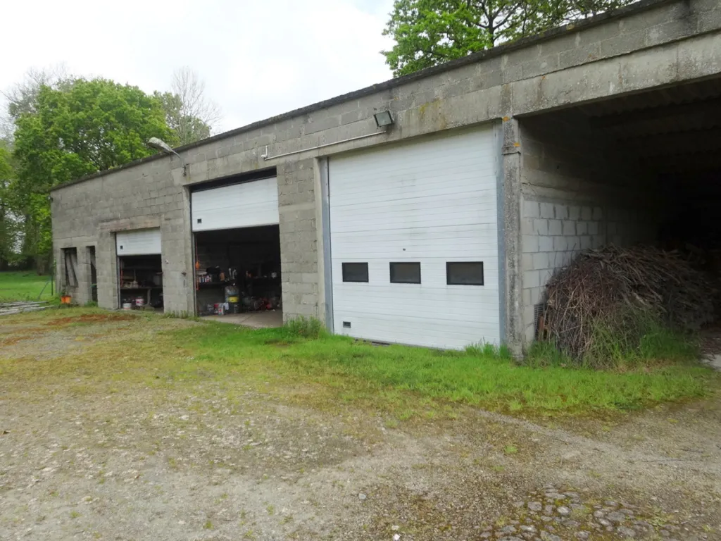 Exterior - Workshop with Woodland in Quévert
