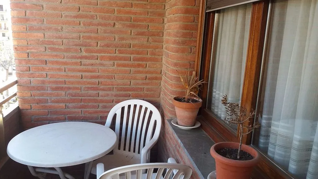Rõdu - 1-Bedroom Apartment with Terrace in Montcada