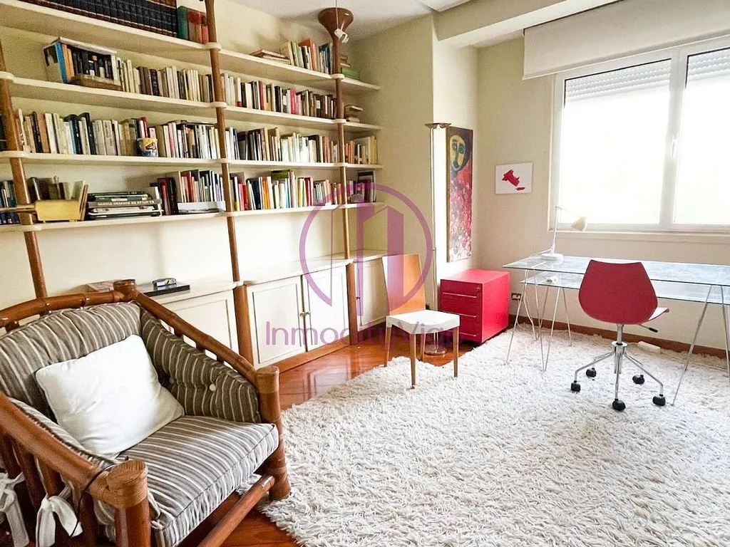 Bureau - Apartment with Ascender in Vigo's Old Town