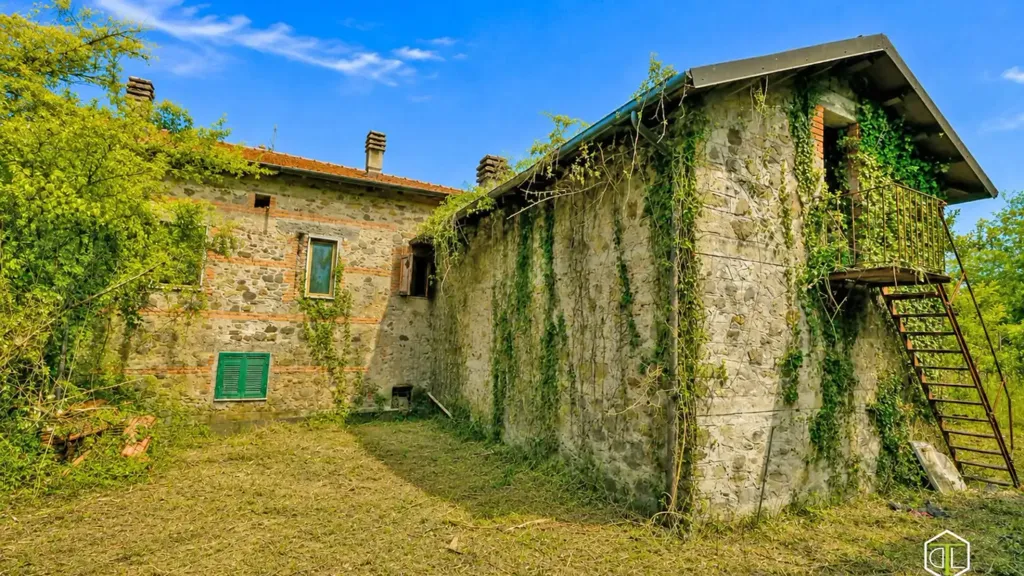 Exterior - Rustic Stone Cottage with Panoramic Terrace in Mulazzo