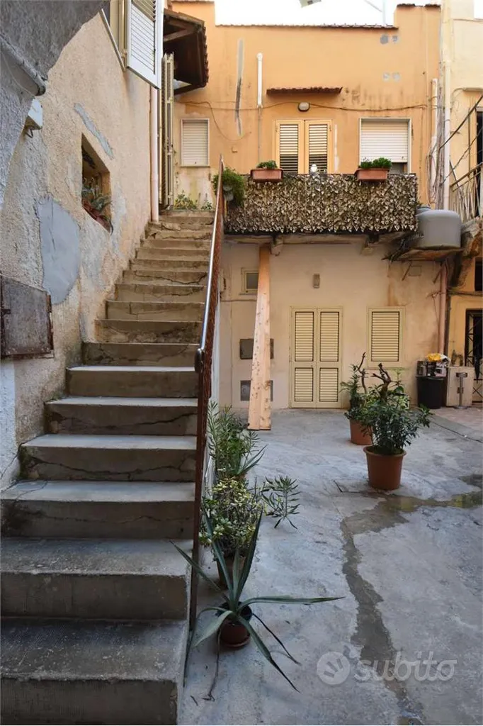 Pièces - Single House with Veranda in Marsala Historic Centre