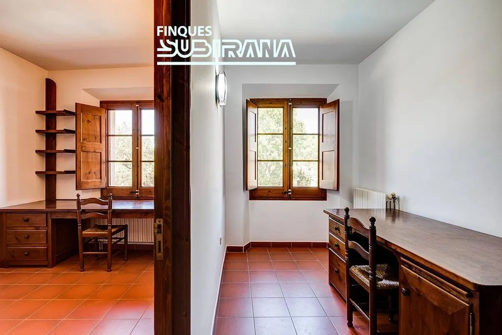 Bureau - Restored Farmhouse with Pool in Igualada