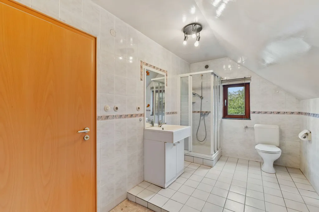 Bathrooms - Detached House with Garden in Strassen