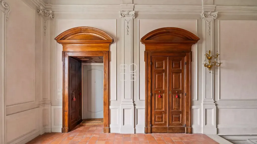 Hallway - Historic Palazzo Apartment in Lonato