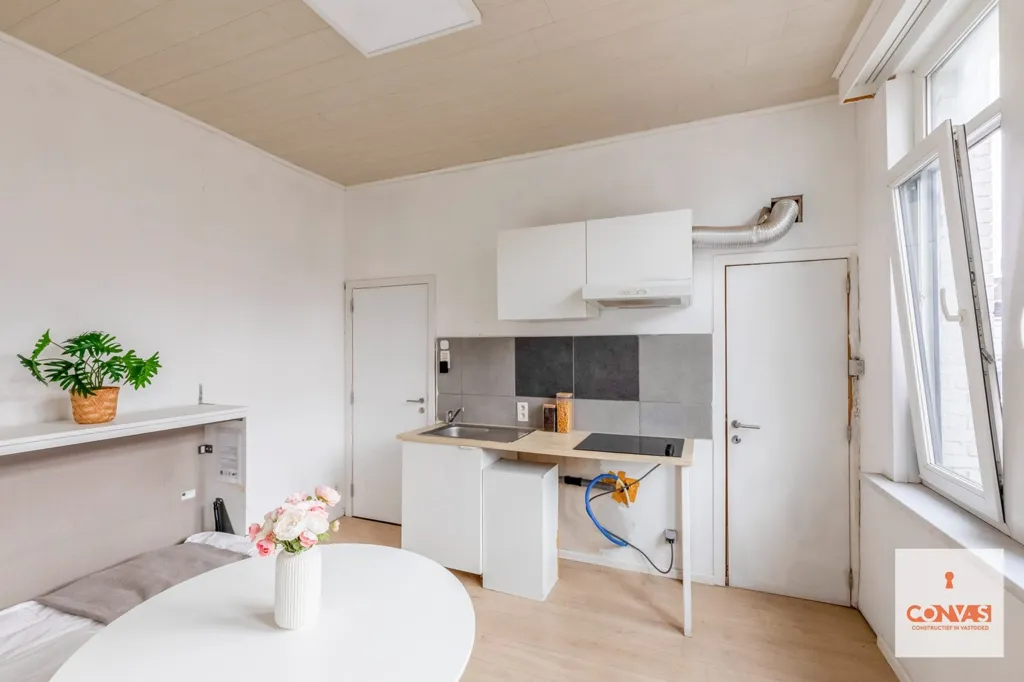 Cucina - Studio to Renovate with City Access in Gent