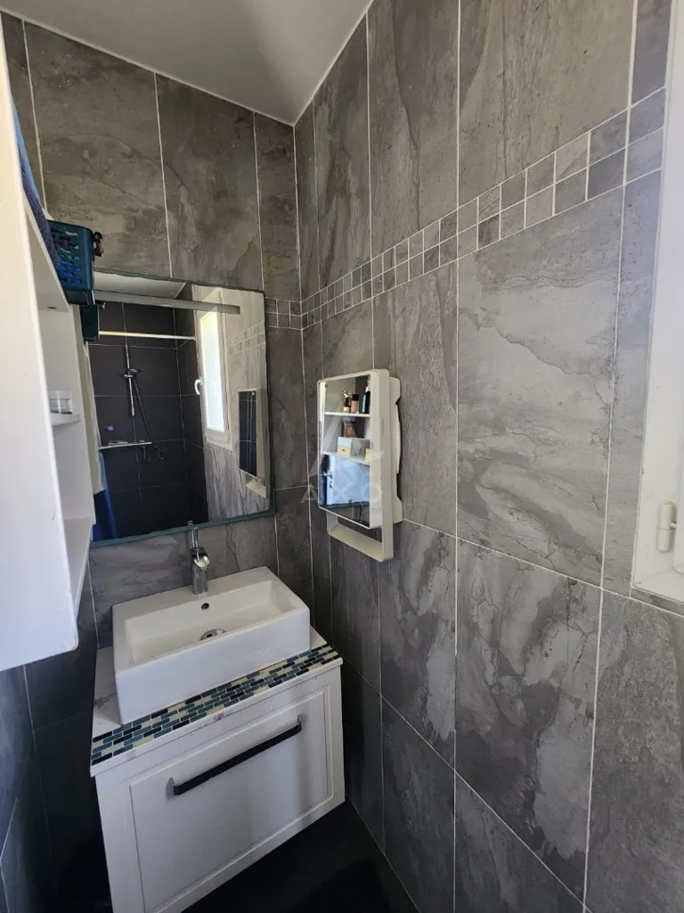 Salles de bain - Villa de Plain-pied avec Terrasse à Gragnague