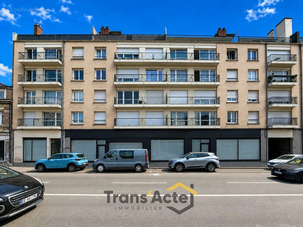 Välivaade - Bright 3-Bed Flat with Balconies in Loos