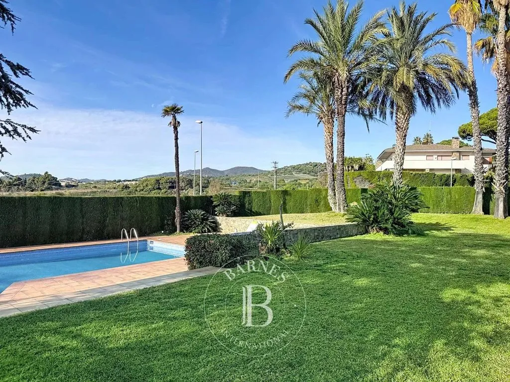 Aed - Luxury Villa with Pool in El Masnou