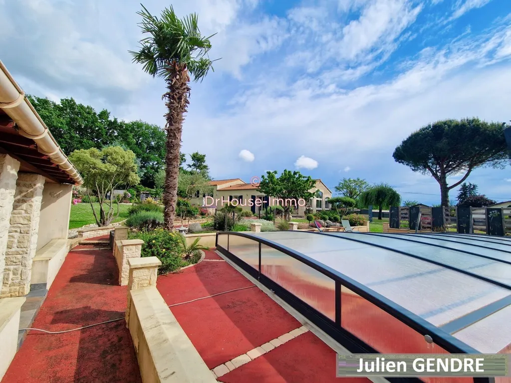 Piscine - Maison avec Piscine et Garage à Melle