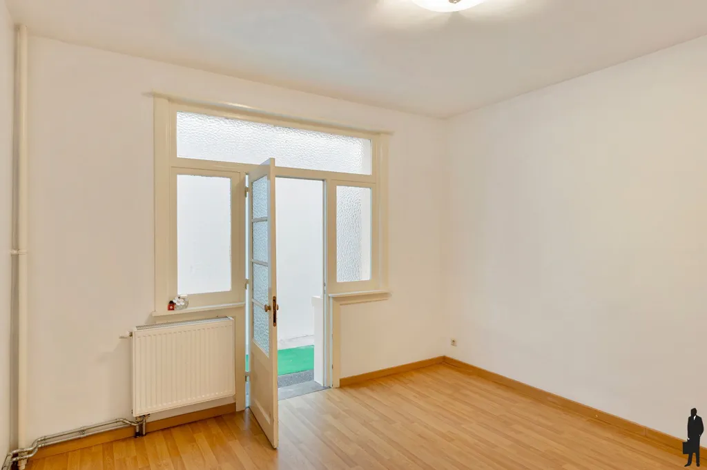 Toad - Fully Renovated Commercial Unit in Quellinstraat, Antwerp