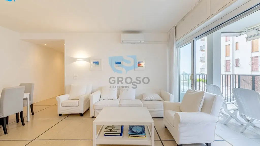 Séjour - Seafront Apartment with Private Beach in Jesolo