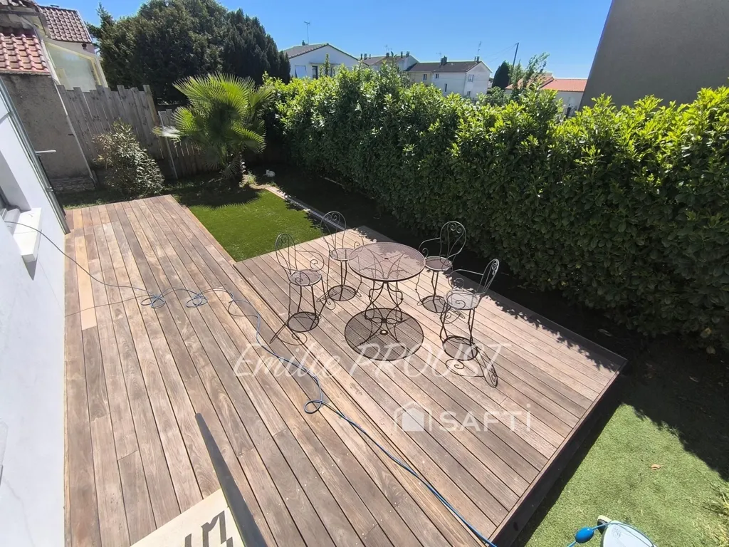 Terrasse - Maison Rénovée avec Piscine à Niort