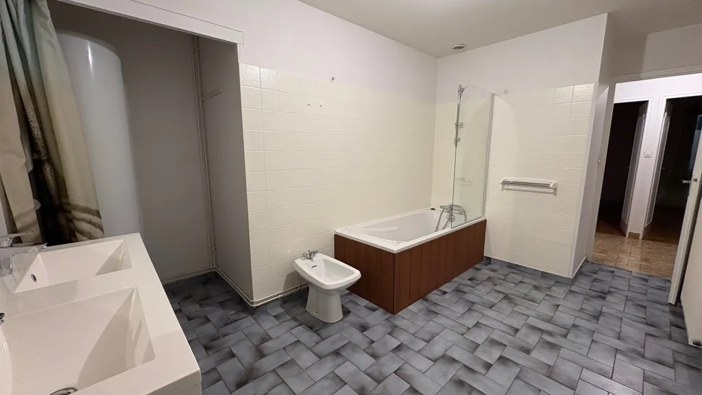 Bagni - House with Parking in Arçais