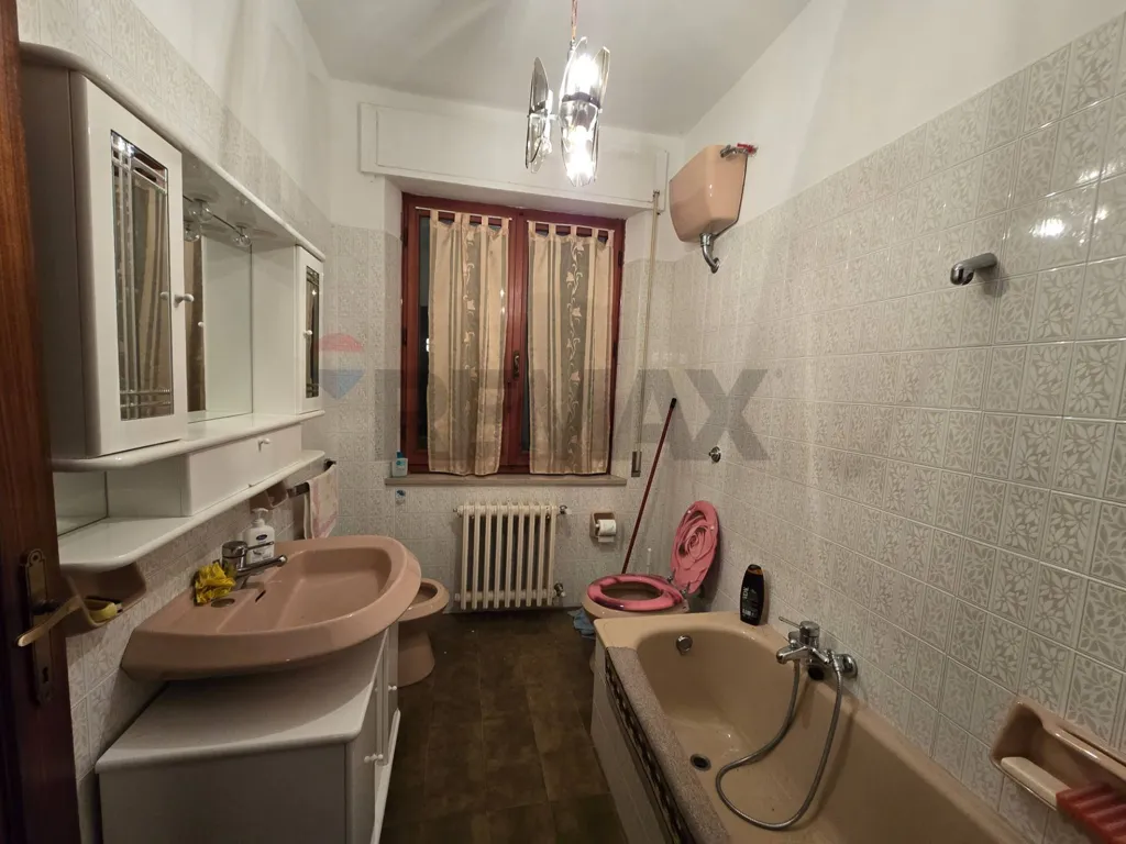Bagni - Classical Villa with Garden in Sassoferrato