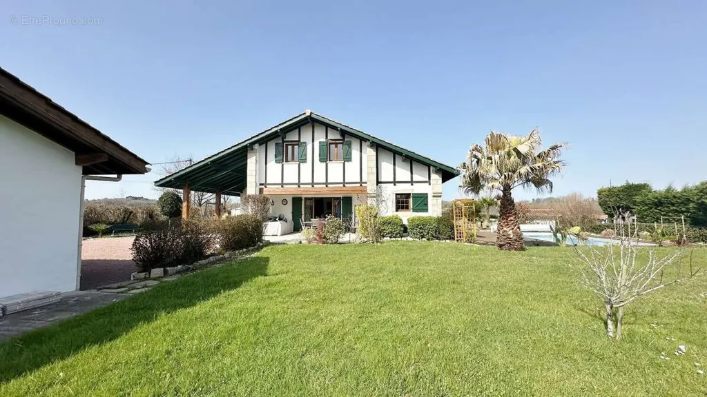 Jardin - Maison Basque avec Piscine à Mouguerre