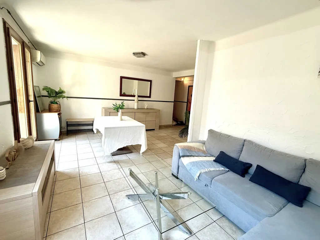 Elutuba - Converted T3 Apartment with Balcony in Marseille