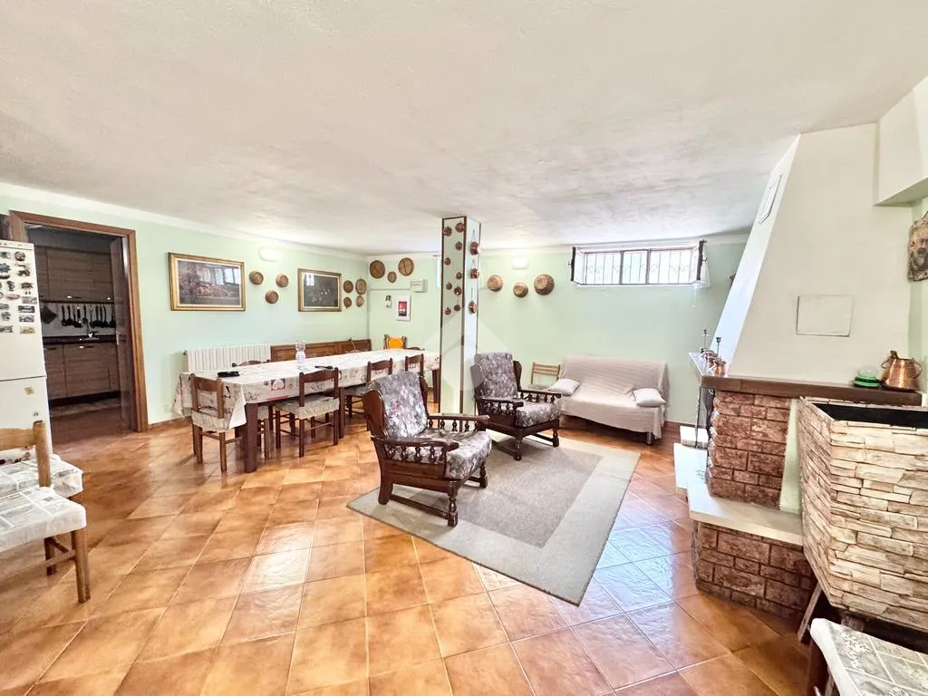 Söögituba - Corner Semi-Detached Villa with Garden in Casarile