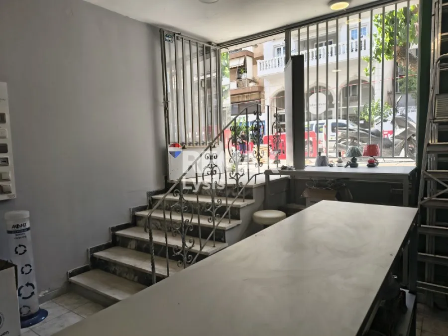 Pièces - Ground Floor Shop with Metro Access in Neos Kosmos