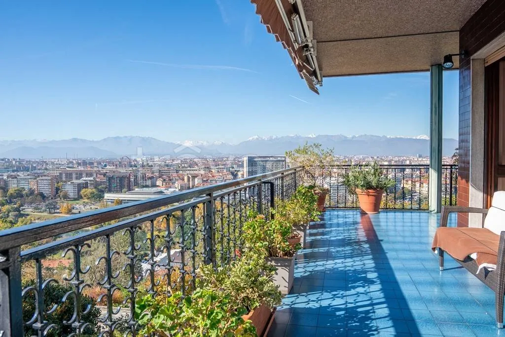 Balcon - Prestigious Apartment with Panoramic View in Turin