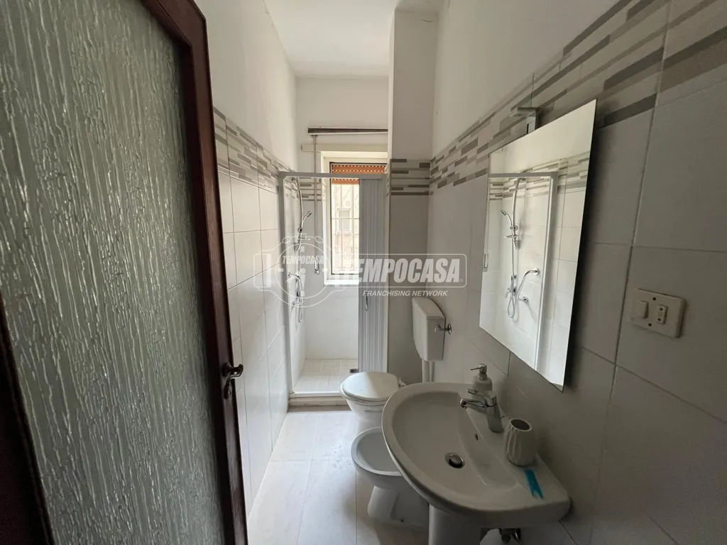 Salles de bain - 5-Bedroom Apartment with Lift in Naples