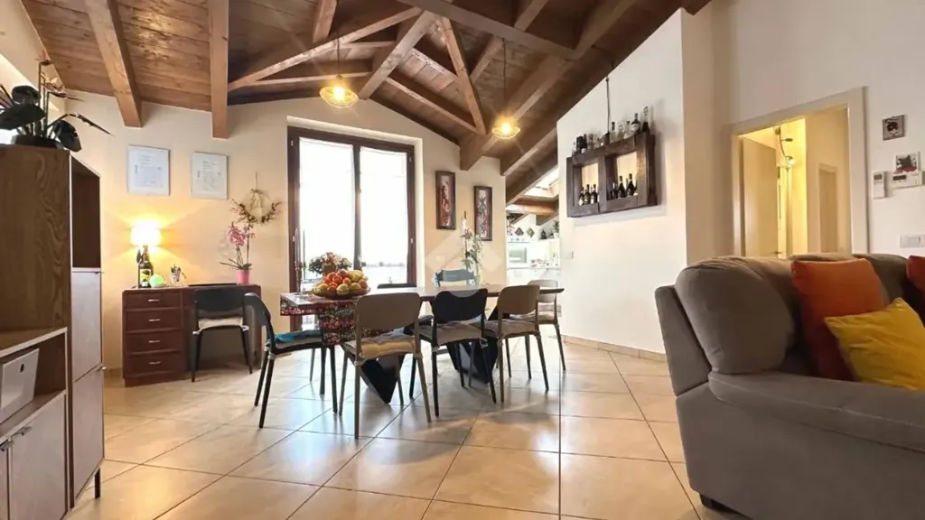 Salle à manger - Attico with Balcony in Crespiatica