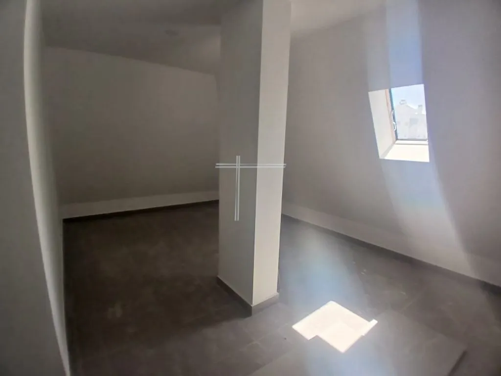 Pièces - Luxury 2-Bed Flat with Balcony in Charneca de Caparica
