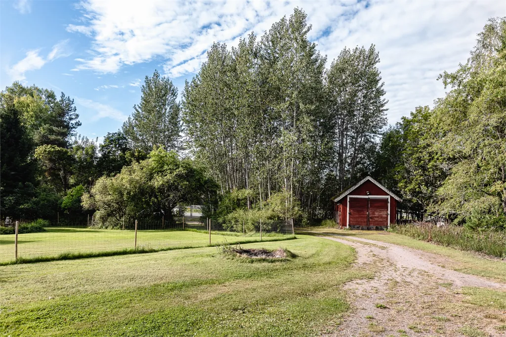 Aed - Charming Cottage with Private Pier near Katrineholm