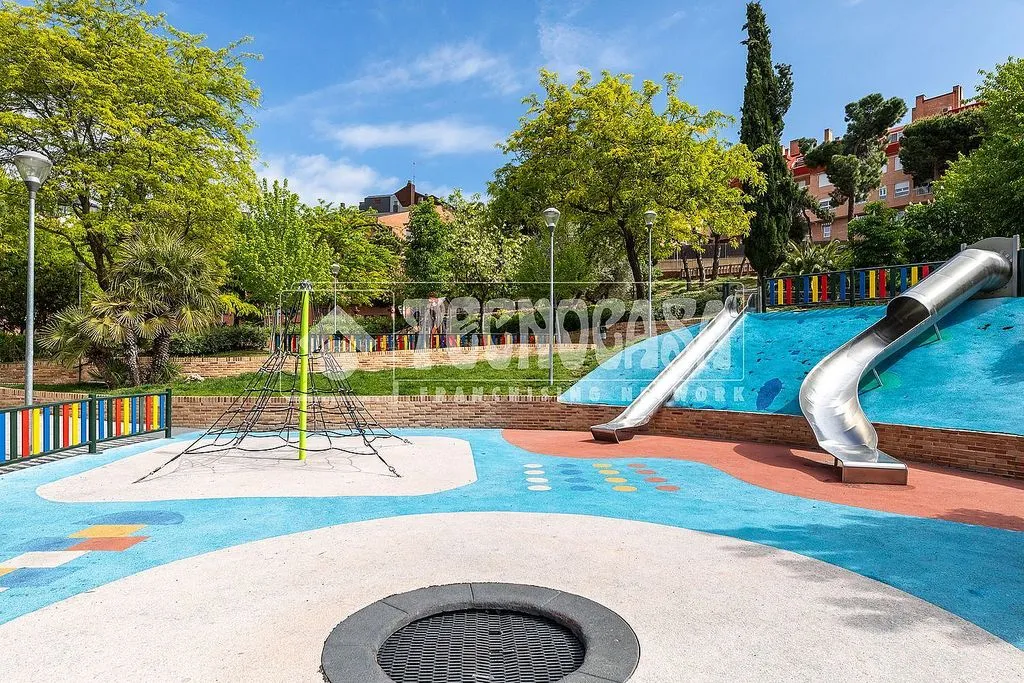 Aed - Modernised Apartment with Garage in Las Rozas