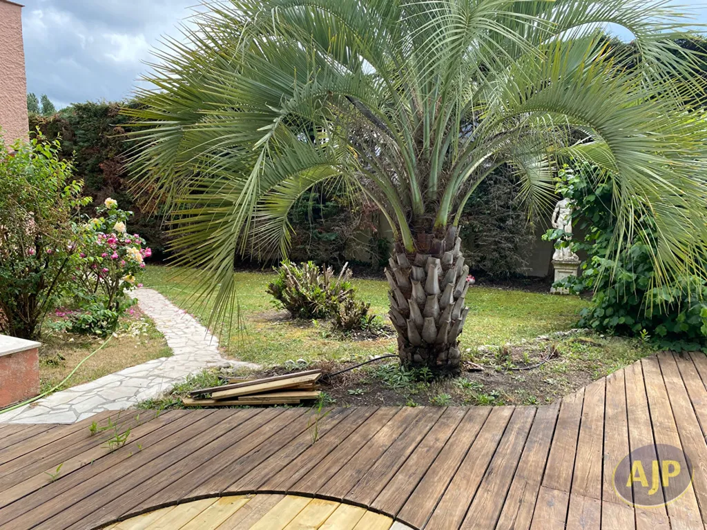 Terrace - Exceptional House with Pergola in Merignac