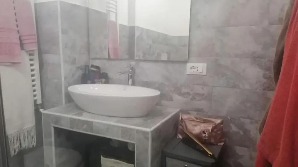 Salles de bain - Rearranged Apartment with Garden in Colonna