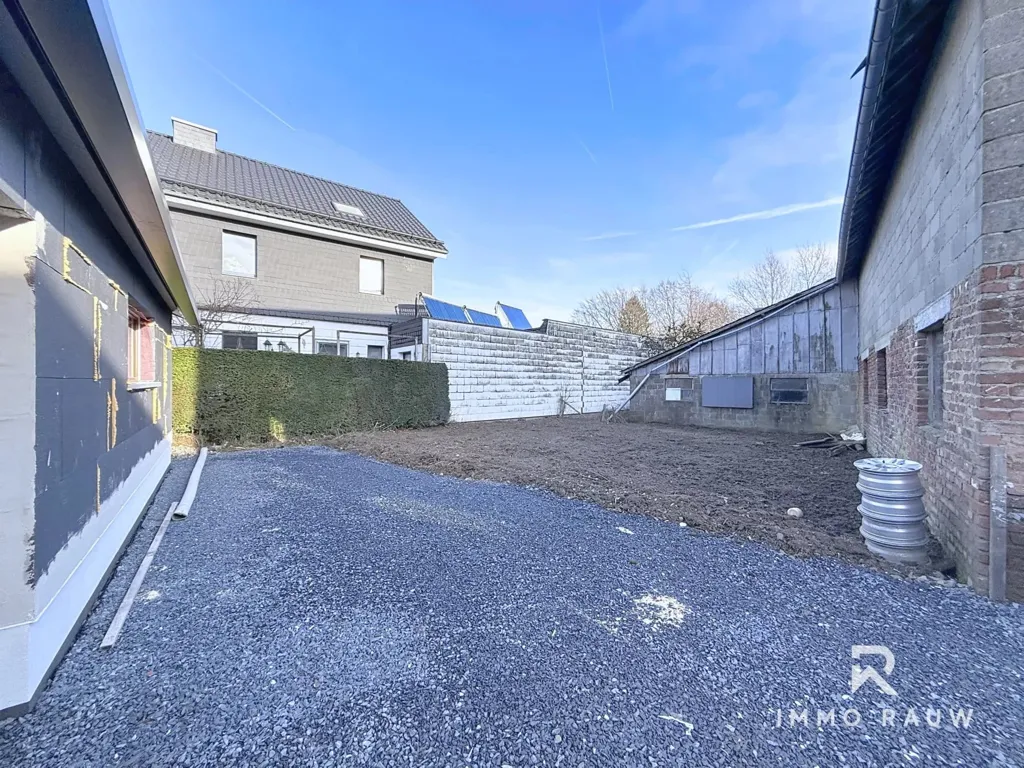 Jardin - Maison à Trois Façades avec Potentiel d'Aménagement à Elsenborn