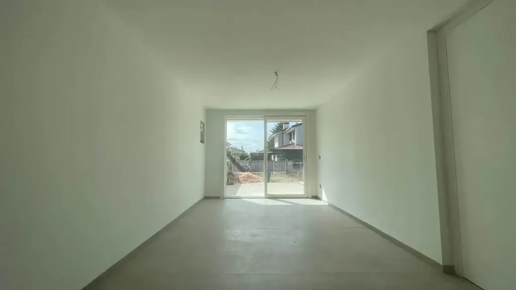 Esik - Renovated Twin Villa in Trevignano