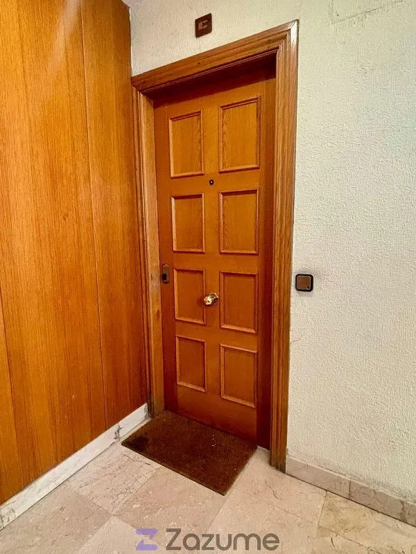Entrée - Furnished Studio with Balcony in Gaztambide