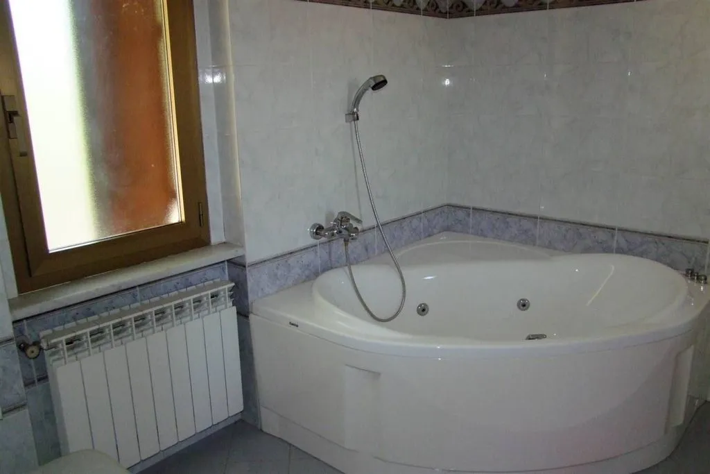 Bagni - Unique Round-Structured Villa in Pontassieve