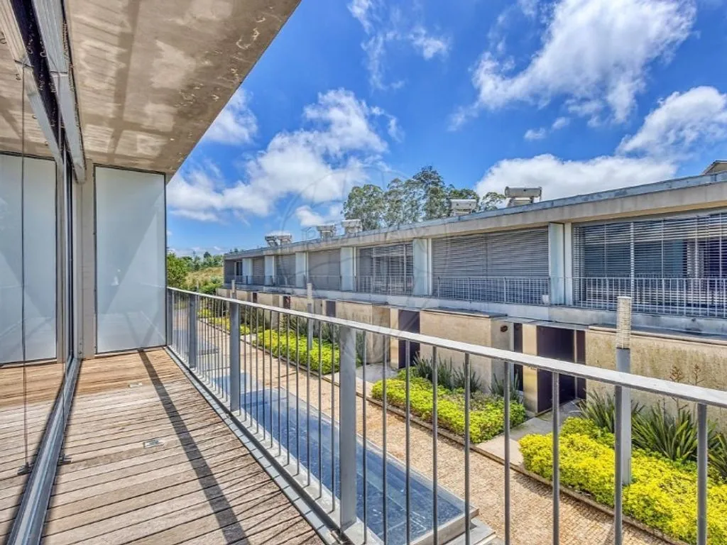 Balcon - Contemporary House with Terrace in Castêlo da Maia