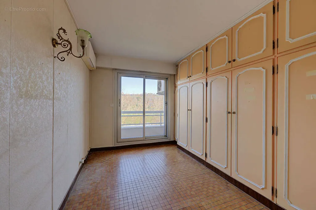Magamistoad - Apartment with Park View in Vanves