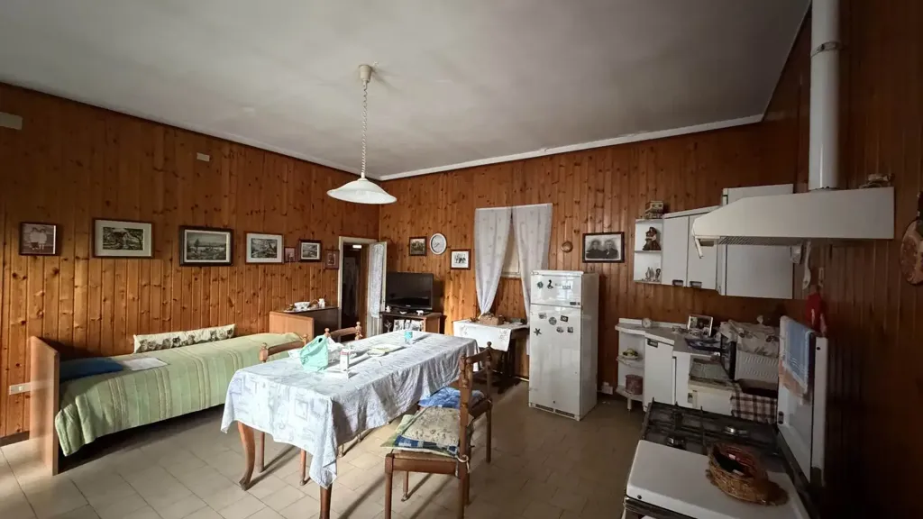 Salle à manger - Independent House with Dual Access in Gambolo'