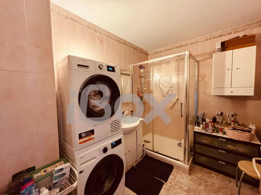 Pesuköök - Bright Apartment with Balcony near Toulon