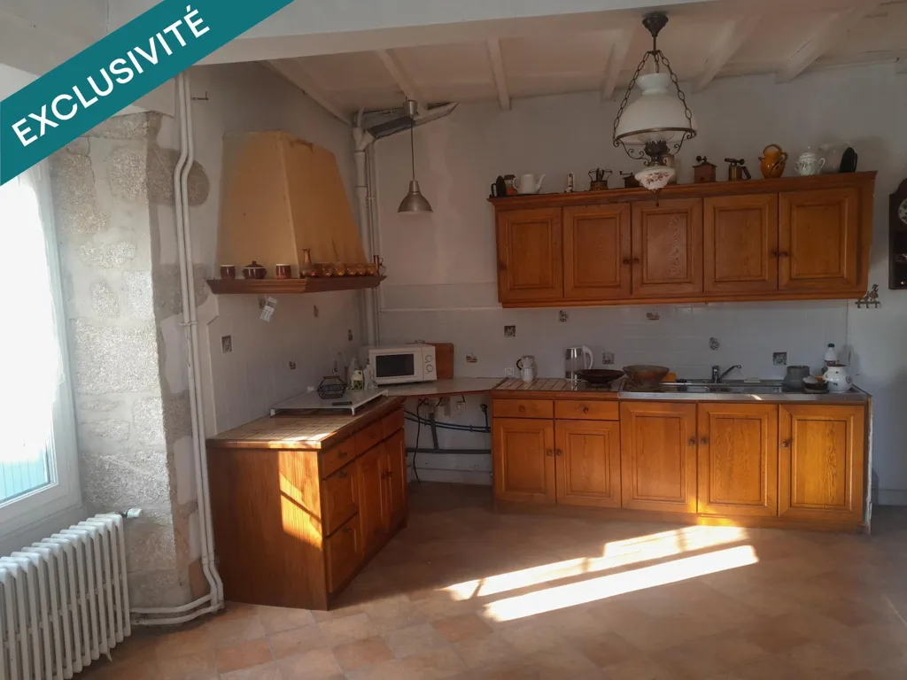Cuisine - Maison en Pierre avec Terrasse au Centre de Laroquebrou