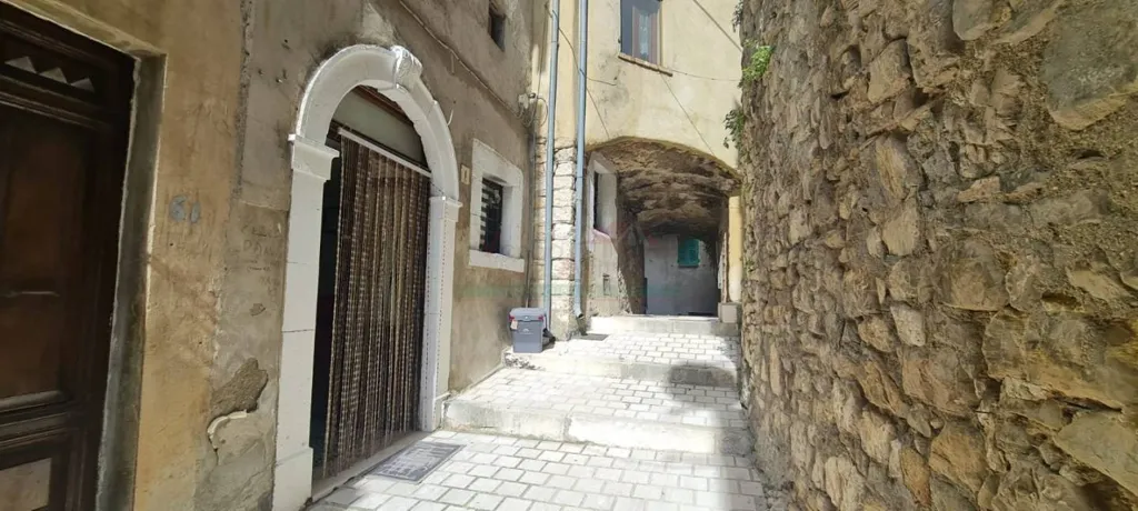 Välivaade - Armed Two-Bedroom Apartment with Balcony in Trecate