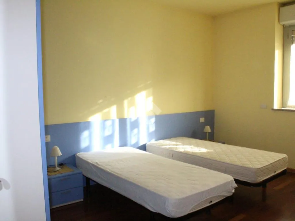 Magamistoad - Bright Two-Bedroom Apartment with Terrace in Bergamo