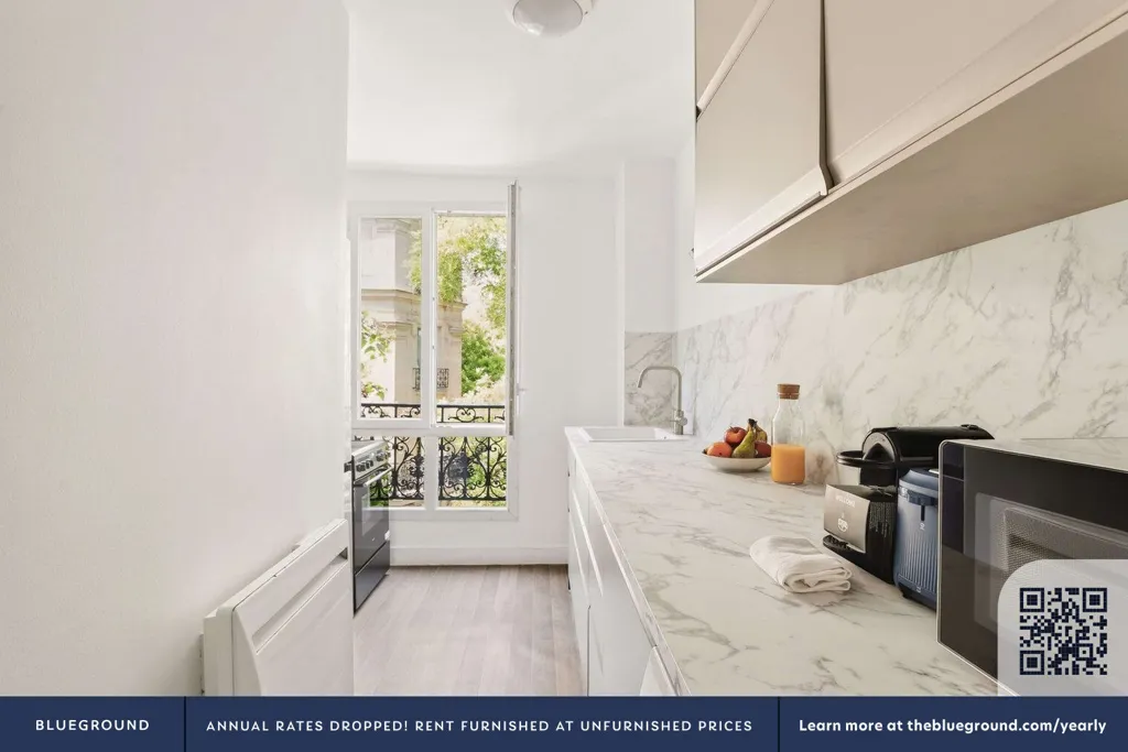 Cuisine - Appartement Rénové avec Vue sur Montmartre