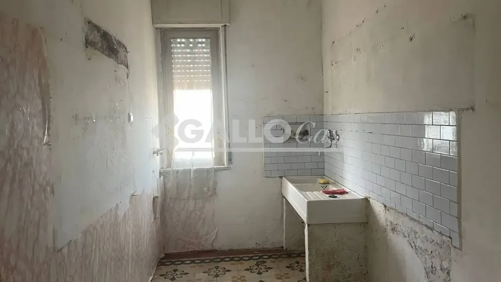 Salles de bain - Three-Bedroom Apartment with Attic in Cosenza